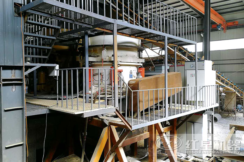 破碎生產(chǎn)線中使用的圓錐破碎機 破碎生產(chǎn)線中使用的圓錐破碎機