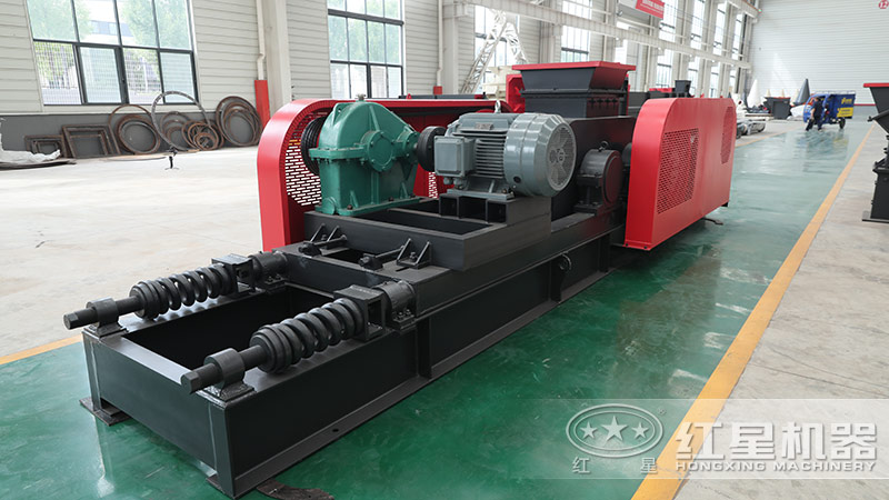 對輥制砂機車間實拍 對輥制砂機車間實拍