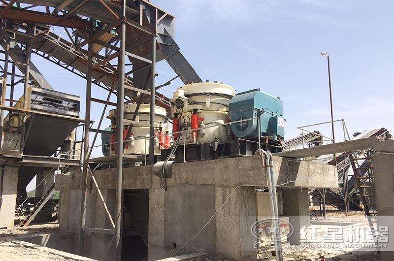 大型砂石料生產(chǎn)線使用圓錐破碎機現(xiàn)場 大型砂石料生產(chǎn)線使用圓錐破碎機現(xiàn)場